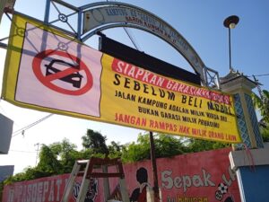 Sepanduk Membentang di Baron Kunden Surakarta: Peringatkan Parkir Liar
