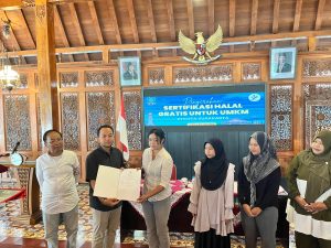 PKB Solo Serahkan Sertifikat Halal Gratis untuk UMKM di Rumah Dinas Wali Kota Surakarta