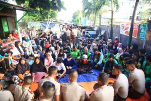 Taruna Akpol Gelar Baksos hingga Sosialisasi Mudik Aman di Daan Mogot