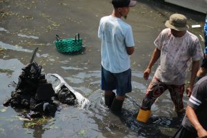 Aksi Kritis Warga Joyosuran: Bersihkan Sungai Sendiri, Desak Walikota Solo Turun Tangan