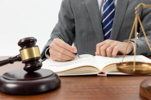 Pendapat Hukum (Legal Opinion) Tentang Peran Advokat dalam Penyelesaian Kredit Bermasalah Melalui Parate Eksekusi dengan Cara Penjualan di Bawah Tangan atas Objek Jaminan Fiducia di PT. Federal International Finance