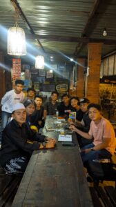 Bedah Buku “Dari Luar Bioskop” oleh REINTIF Mojokerto