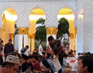 Hari Pertama Puasa Ramadan 1446 H, Masjid Raya Sheikh Zayed Solo Dipadati Jemaah