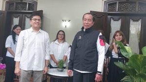 Gajah Mendarat di Solo: Jokowi Kenakan Jaket PSI, Sinyal Politik Hangatkan Kongres Perdana