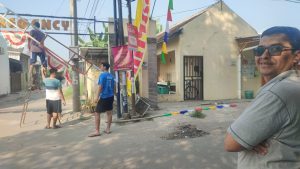 Warga Mulai Pasang Umbul-Umbul Sambut HUT ke-80 Kemerdekaan RI