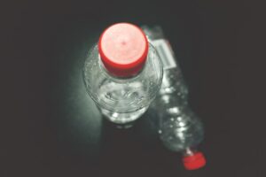 Pentingnya Pemberian Label Bahaya di Botol Air Minum Kemasan