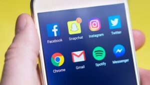 Media Sosial dan “Influencer” sebagai alat Komunikasi Politik